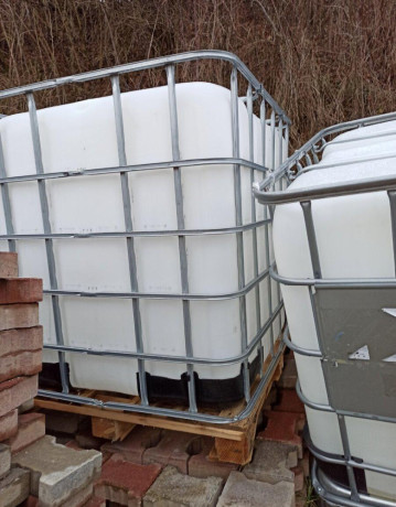 predam-1000-l-plastove-nadrze-big-1