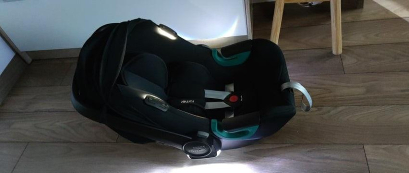 nova-autosedacka-britax-romer-baby-safe-isense-big-1