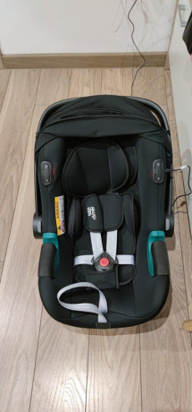 nova-autosedacka-britax-romer-baby-safe-isense-big-0