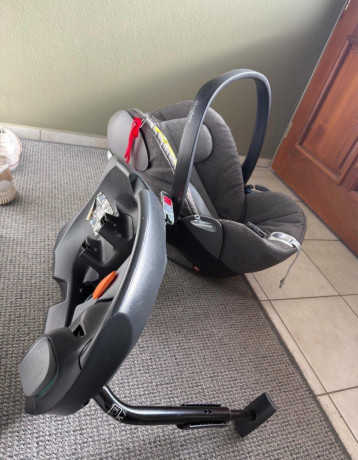predam-detsku-autosedacku-cybex-s-isofix-zakladnou-big-0