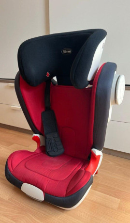 detska-autosedacka-romer-kidfix-xp-sict-15-36-kg-top-stav-big-0