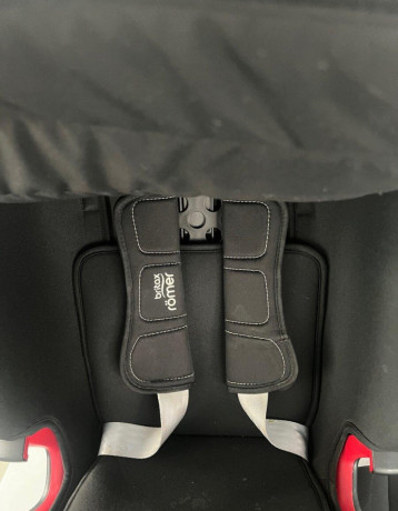 autosedacka-britax-romer-advansafix-iv-r-cosmos-black-big-2
