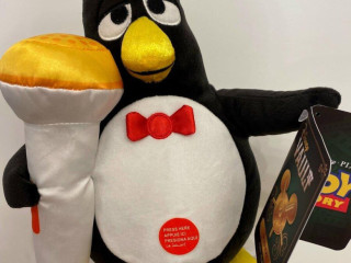 toy-story-hracka-tucniak-wheezy-piskajuca-original-disney