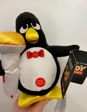 toy-story-hracka-tucniak-wheezy-piskajuca-original-disney-big-1