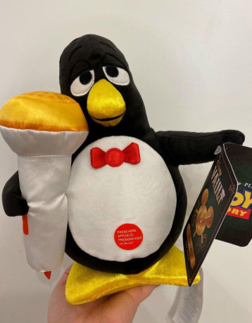 toy-story-hracka-tucniak-wheezy-piskajuca-original-disney-big-0