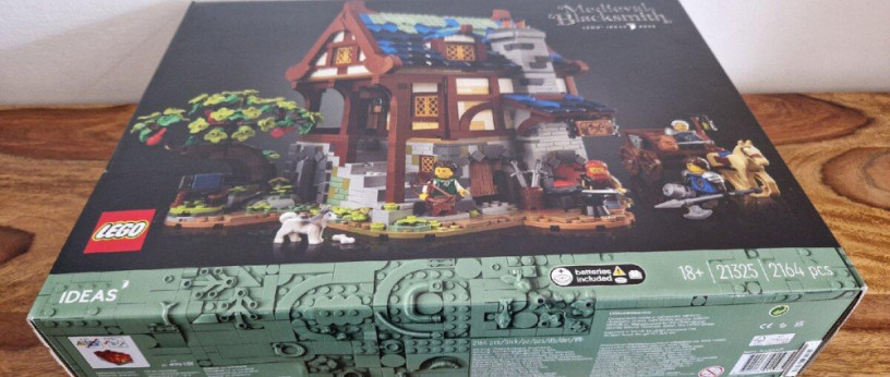 lego-21325-medieval-blacksmith-big-1