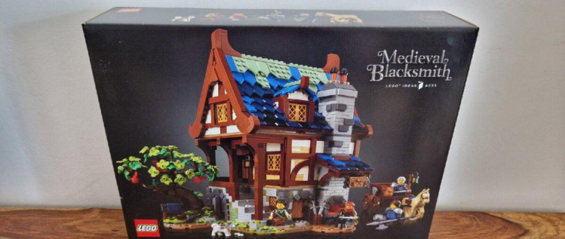 lego-21325-medieval-blacksmith-big-0