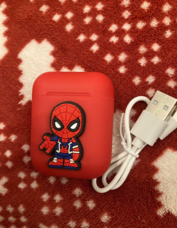 nove-bezdrotove-sluchadla-spideman-big-3