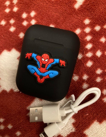 nove-bezdrotove-sluchadla-spideman-big-2