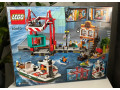 lego-60422-pristav-s-nakladnou-lodou-small-1