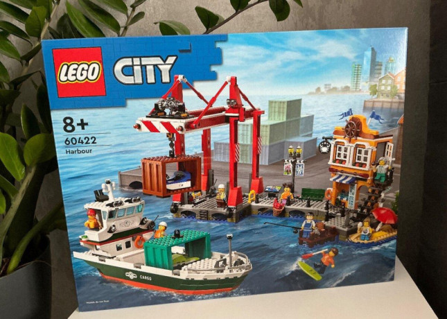 lego-60422-pristav-s-nakladnou-lodou-big-0