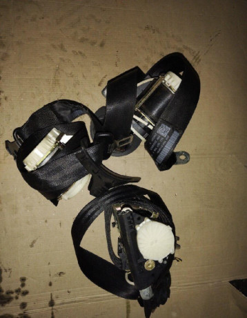 pasy-passat-b6-big-0