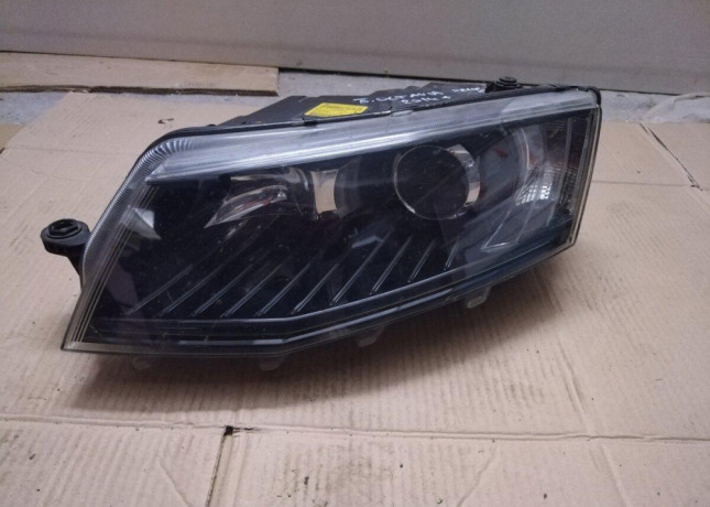 svetlo-predne-lave-skoda-octavia-iii-3-r-2014-5e1941015b-big-0