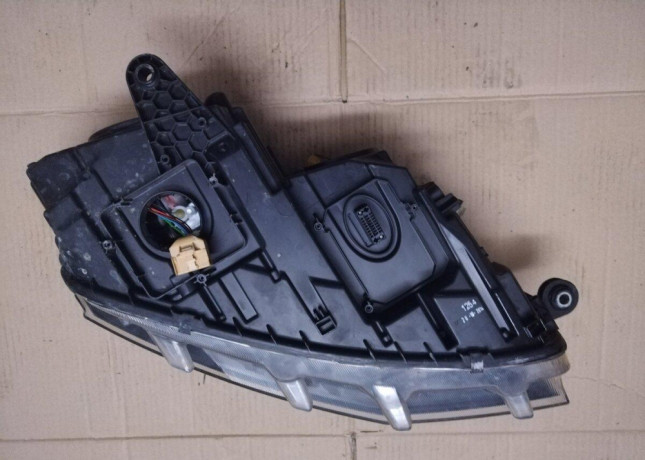 svetlo-predne-lave-skoda-octavia-iii-3-r-2014-5e1941015b-big-3