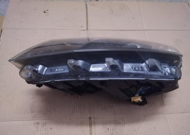 svetlo-predne-lave-skoda-octavia-iii-3-r-2014-5e1941015b-big-2