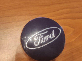 stredova-krytka-kolies-ford