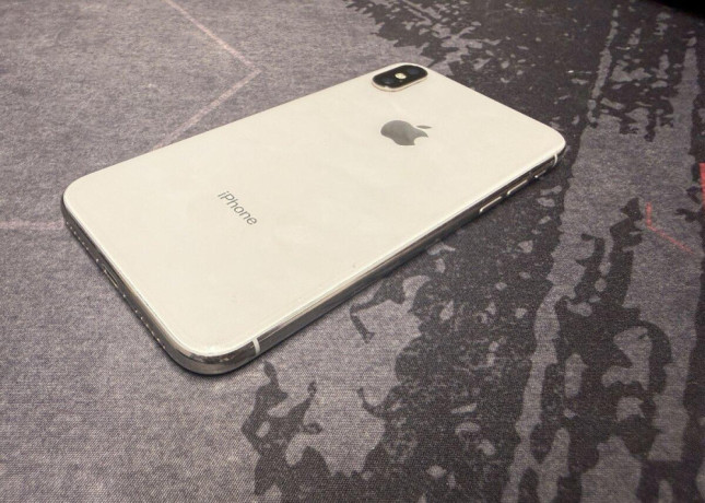 iphone-x-64-gb-v-bielej-farbe-big-2