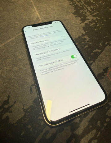 iphone-x-64-gb-v-bielej-farbe-big-0