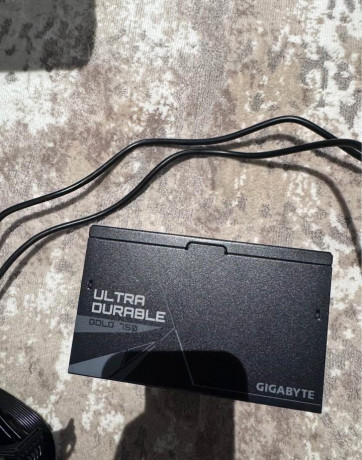 gigabyte-ud750gm-big-1