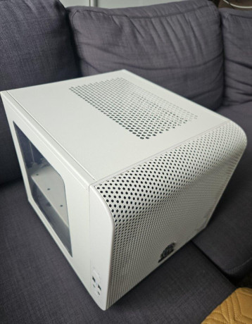 mini-itx-thermaltake-big-1
