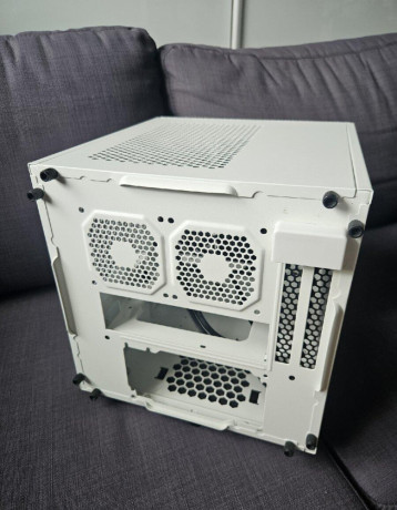 mini-itx-thermaltake-big-4