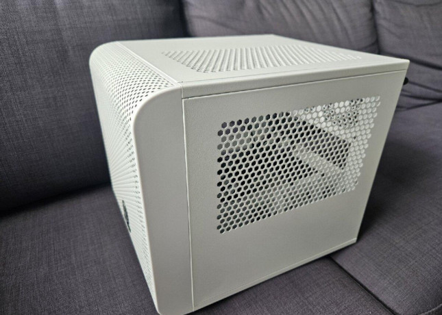 mini-itx-thermaltake-big-3