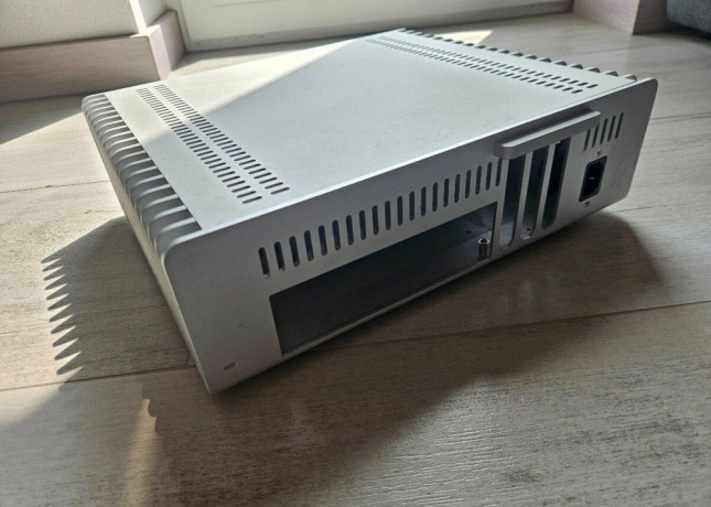 streacom-fc9-alpha-htpc-big-1