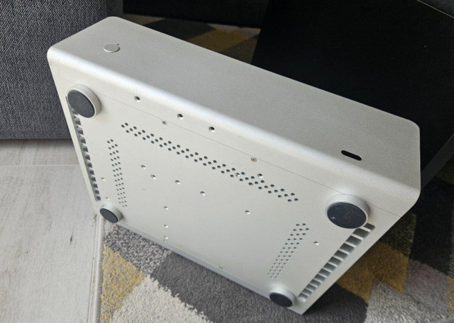 streacom-fc9-alpha-htpc-big-2