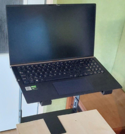 podstavec-pod-notebook-big-2