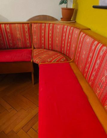 retro-jedalenska-drevena-calunena-lavica-2-stolicky-big-1