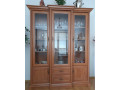 drevena-vitrina-a-konferencny-stolik-small-0