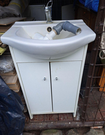 umyvadlo-a-skrinka-big-1