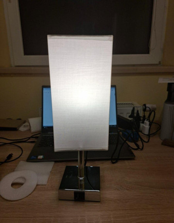 stolova-lampa-do-obyvackyspalne-s-usb-a-a-usb-c-vystupom-big-2