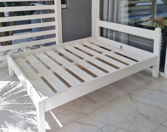 nova-drevena-postel-160-x-220cm-big-0