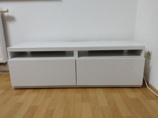 biela-skrinka-pod-tv