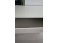 biela-leskla-komoda-small-2