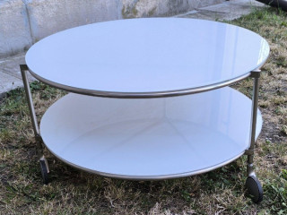 skleneny-dozajnovy-konferencny-stolik-priemer-90-cm