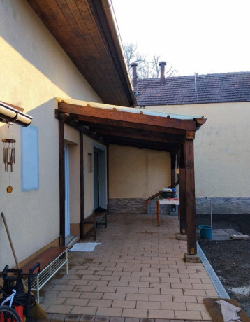 drevena-pergola-pristresok-na-terasu-so-zastresenim-dlzka-big-1