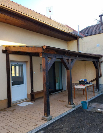 drevena-pergola-pristresok-na-terasu-so-zastresenim-dlzka-big-2