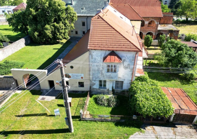 historicka-vilka-pod-hradom-beckov-na-predaj-big-0