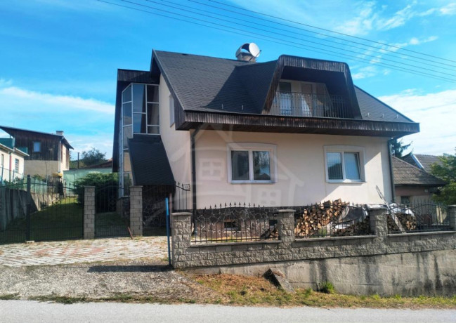 velky-pekny-dom-v-malebnej-obci-nova-lehota-na-predaj-big-2