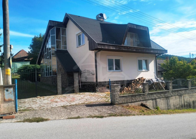 velky-pekny-dom-v-malebnej-obci-nova-lehota-na-predaj-big-0