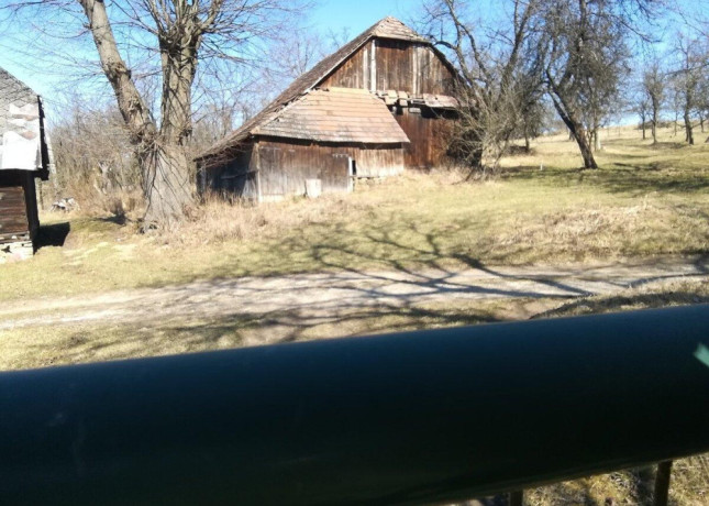 predam-pozemok-s-drevenou-stavbou-myjava-kopanice-big-0