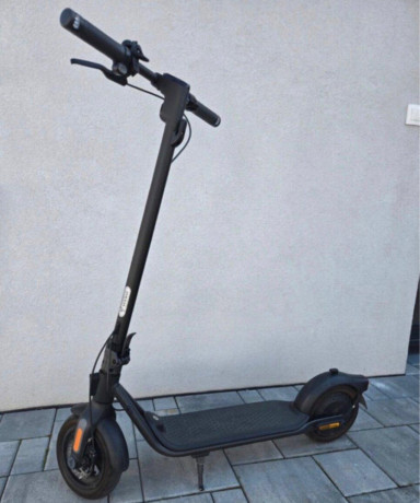 elektricka-kolobezka-segway-ninebot-kickscooter-f2-big-1