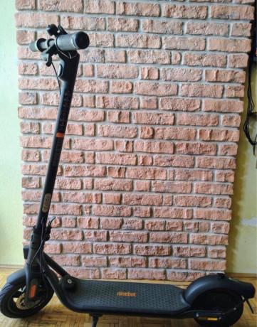 elektricka-kolobezka-segway-ninebot-kickscooter-f2-big-0