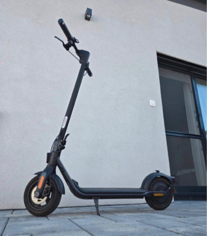 elektricka-kolobezka-segway-ninebot-kickscooter-f2-big-2