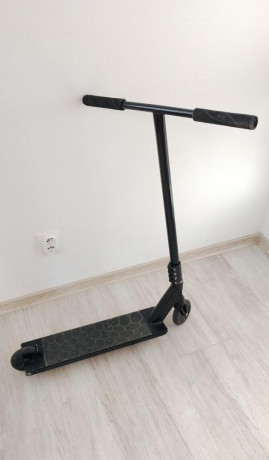 striker-gravis-s-big-1