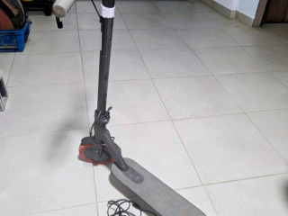 elektricka-kolobezka-xiaomi-mi-electric-scooter-1s-eu