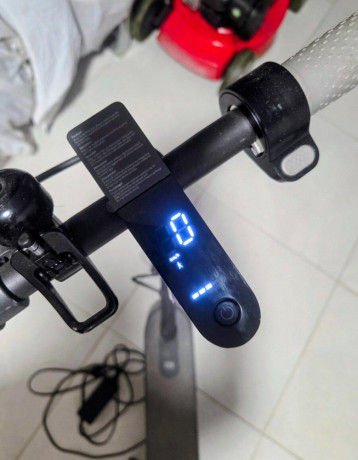 elektricka-kolobezka-xiaomi-mi-electric-scooter-1s-eu-big-2