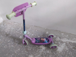 detska-kolobezka-frozen